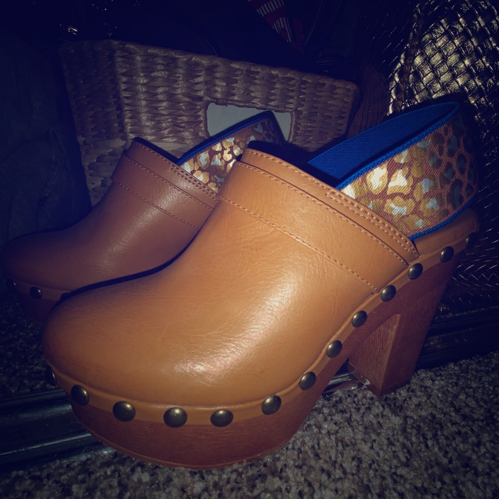 Dolce by Mojo Moxy Chunky Heel Clogs